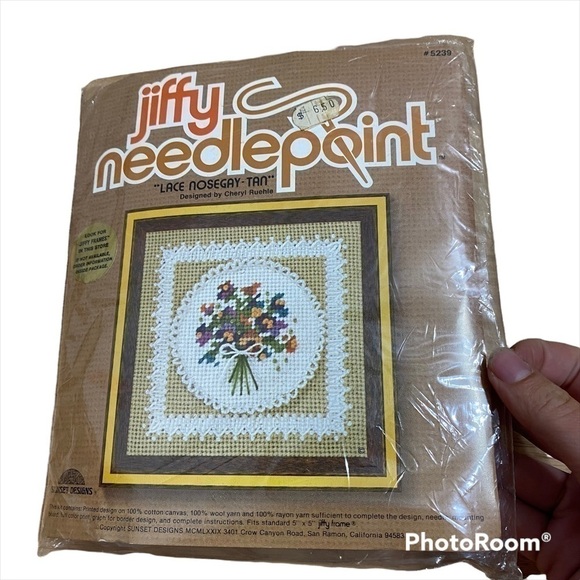 Vintage Jiffy Needlepoint Lace Nosegay Tan Floral Craft Kit NEW - Picture 1 of 3